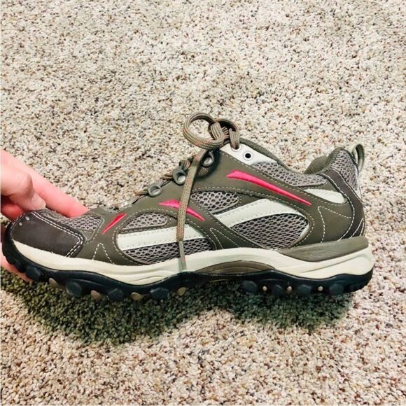 The north face hiking shoes size 9.5  impeccable - Picture 1 of 6
